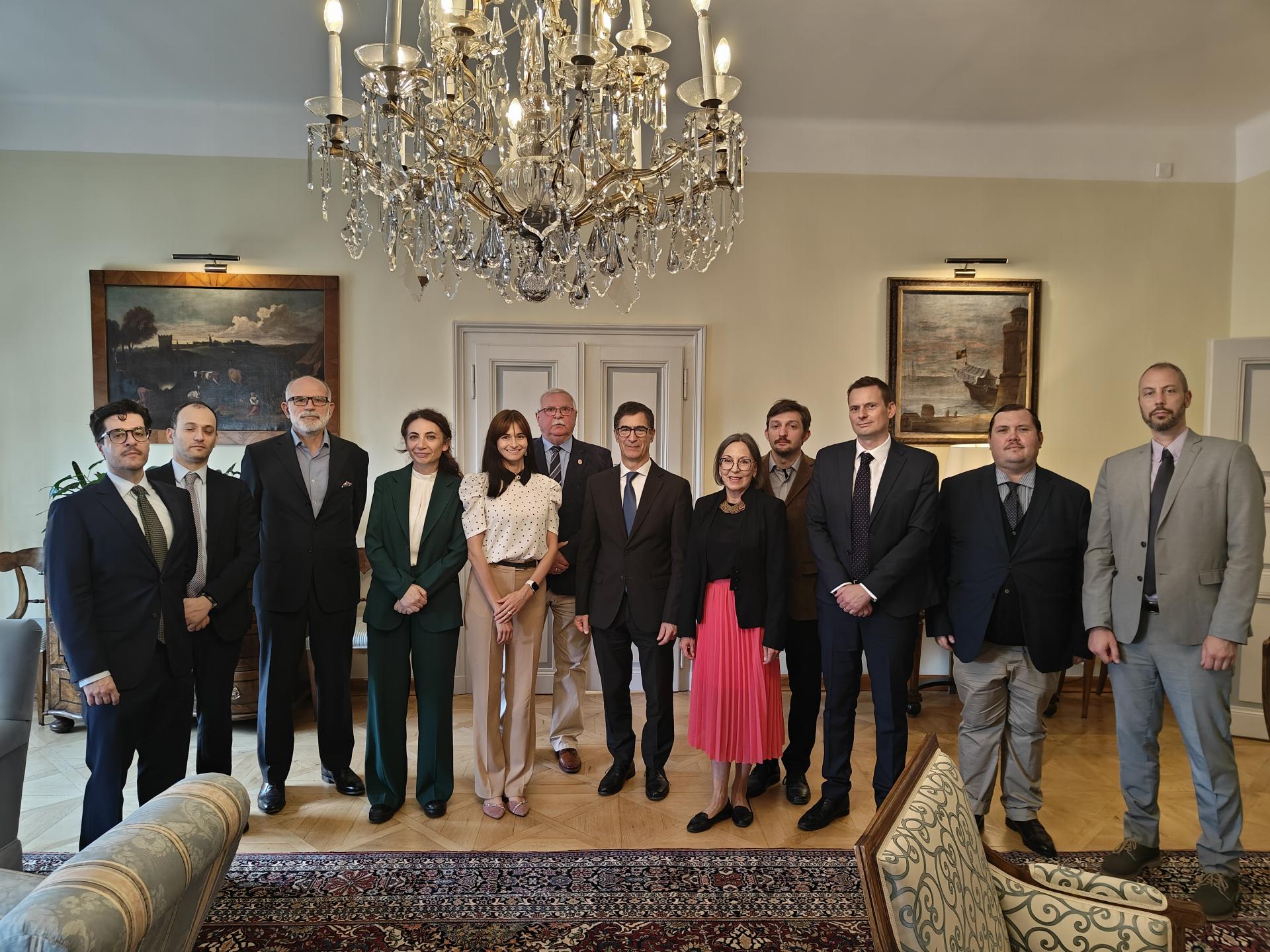 Incontro con giornalisti